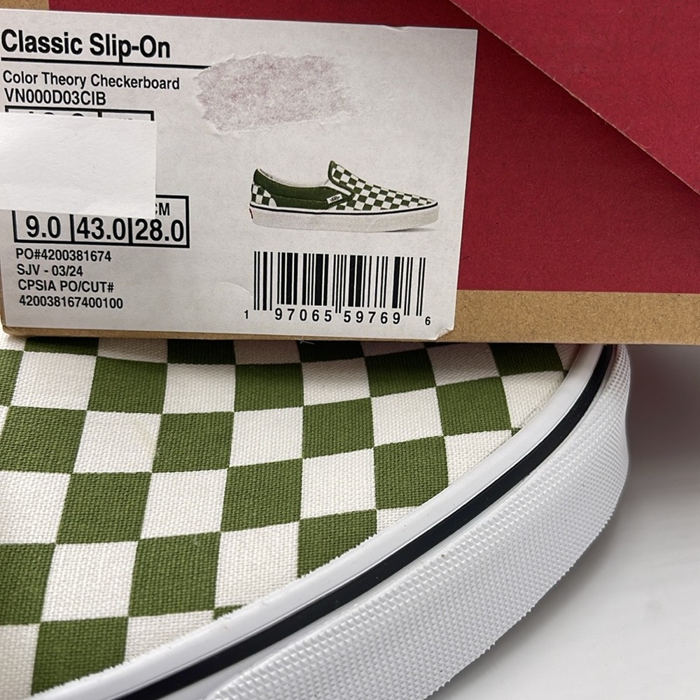 Vans Men’s Classic Slip-On Color Theory Checkerboard
VN000D03CIB
Sneakers - Picture 16 of 16